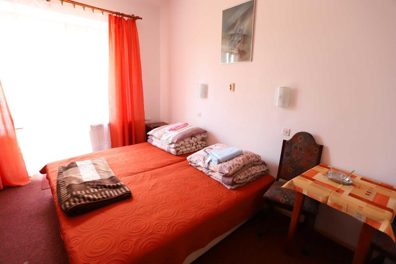Domy Wczasowe Tryumfy Bed & Breakfast กรินีซา ดรอยจ์ ภายนอก รูปภาพ