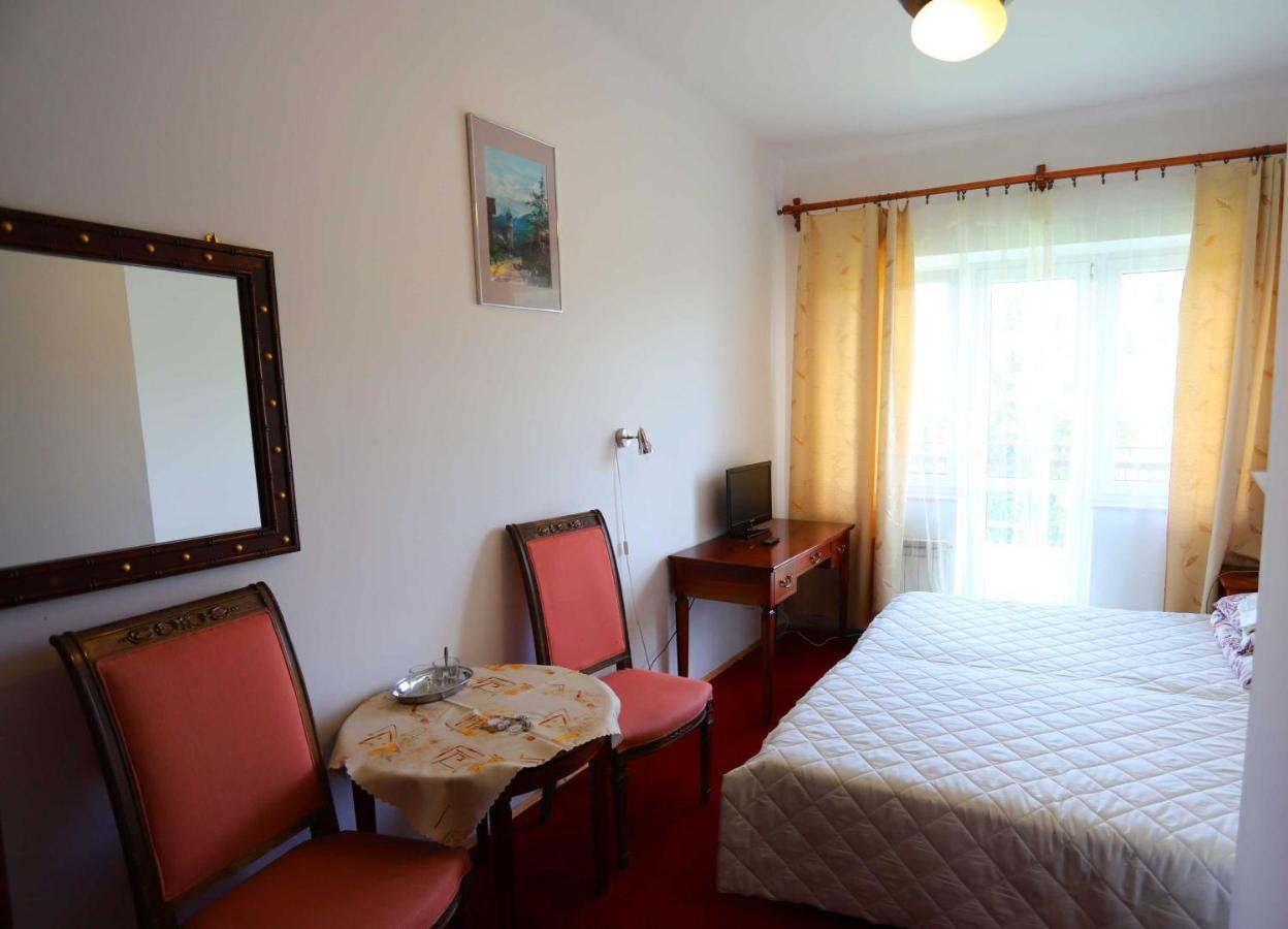 Domy Wczasowe Tryumfy Bed & Breakfast กรินีซา ดรอยจ์ ภายนอก รูปภาพ