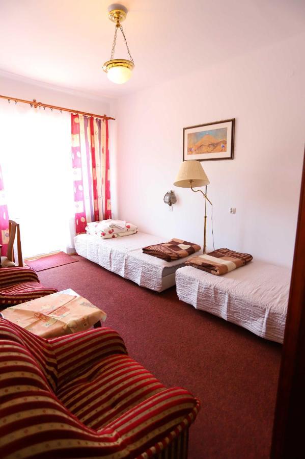 Domy Wczasowe Tryumfy Bed & Breakfast กรินีซา ดรอยจ์ ภายนอก รูปภาพ
