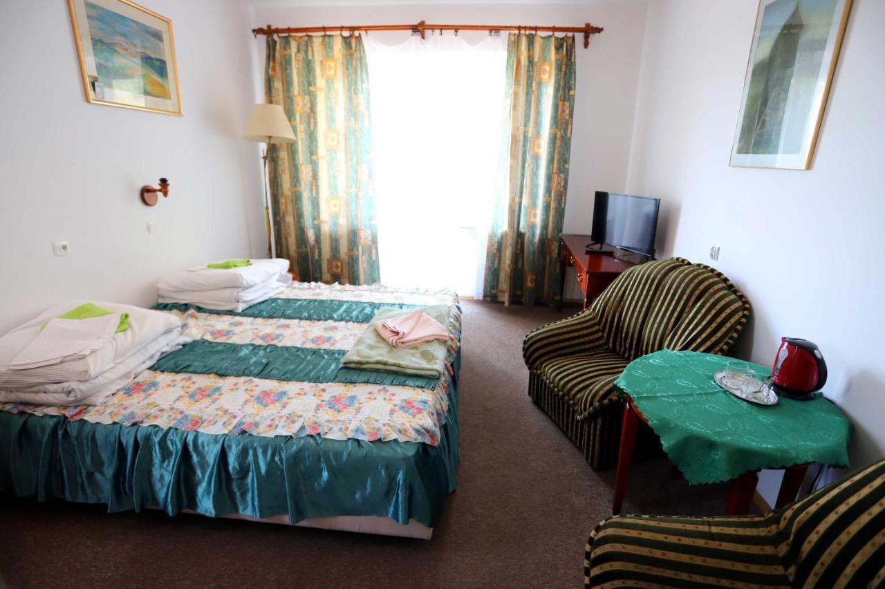 Domy Wczasowe Tryumfy Bed & Breakfast กรินีซา ดรอยจ์ ภายนอก รูปภาพ