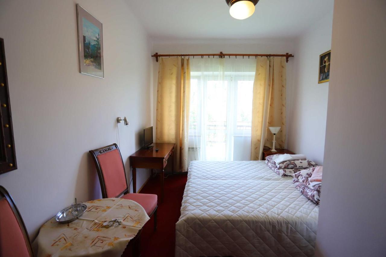 Domy Wczasowe Tryumfy Bed & Breakfast กรินีซา ดรอยจ์ ภายนอก รูปภาพ