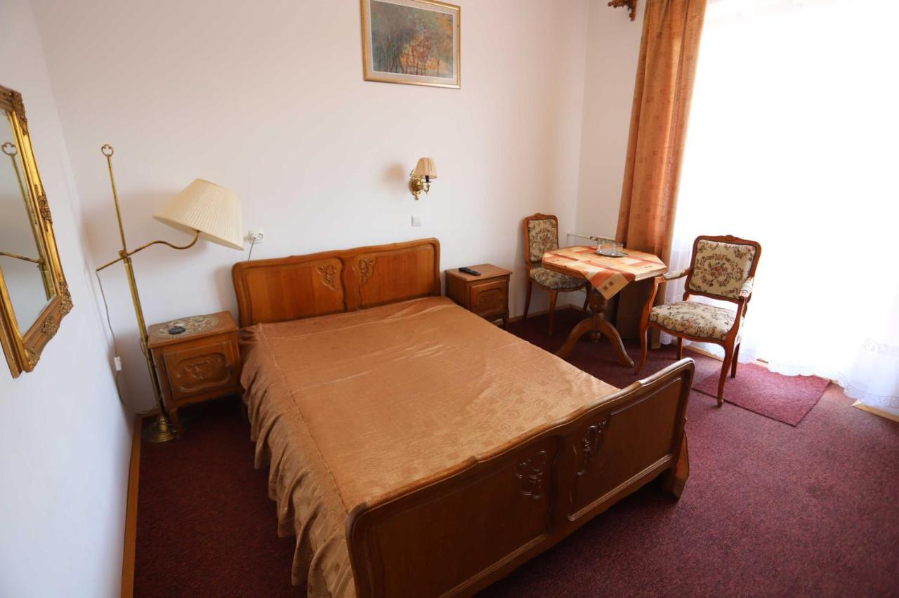 Domy Wczasowe Tryumfy Bed & Breakfast กรินีซา ดรอยจ์ ภายนอก รูปภาพ