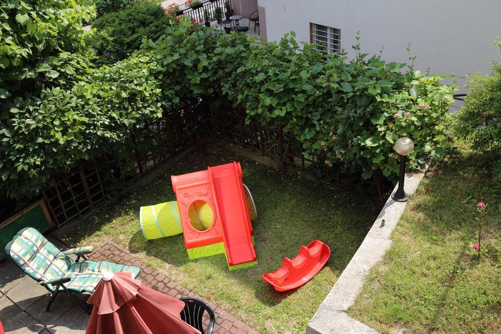 Domy Wczasowe Tryumfy Bed & Breakfast กรินีซา ดรอยจ์ ภายนอก รูปภาพ