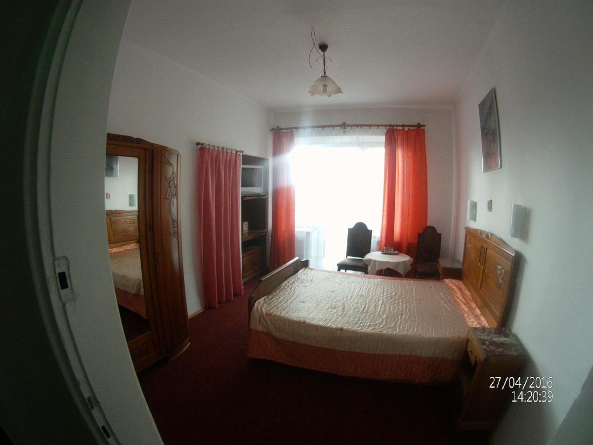 Domy Wczasowe Tryumfy Bed & Breakfast กรินีซา ดรอยจ์ ภายนอก รูปภาพ