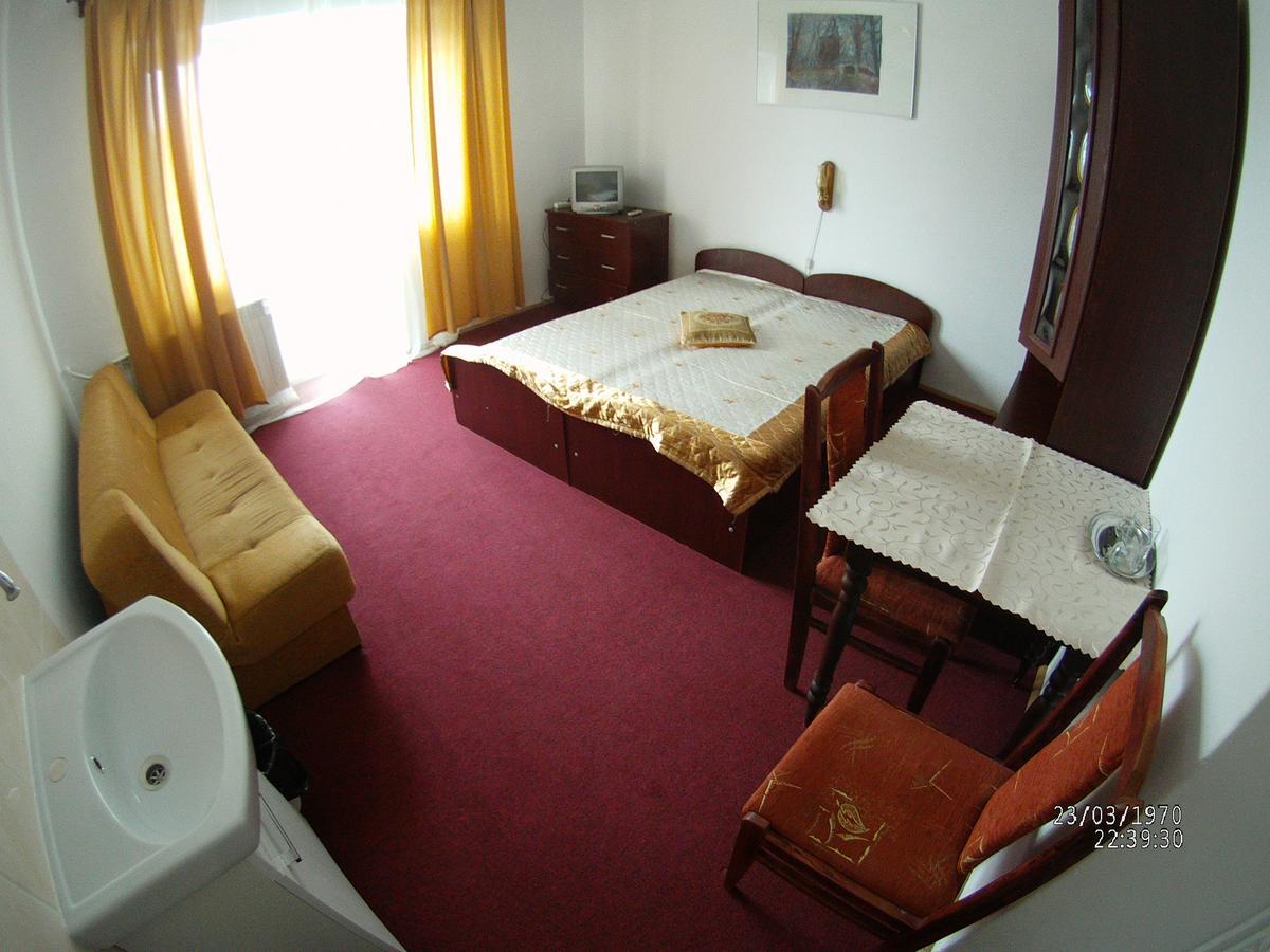Domy Wczasowe Tryumfy Bed & Breakfast กรินีซา ดรอยจ์ ภายนอก รูปภาพ