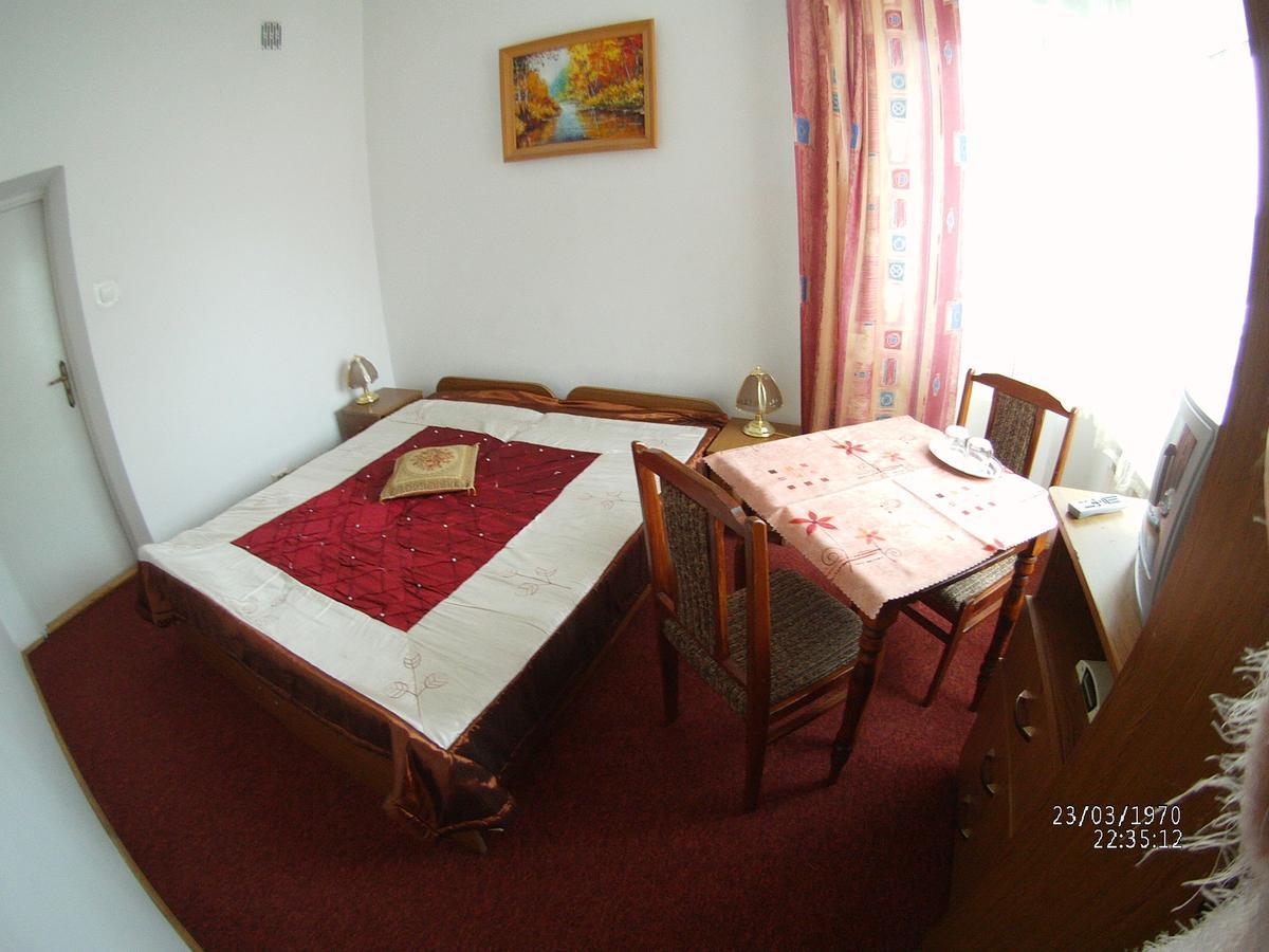 Domy Wczasowe Tryumfy Bed & Breakfast กรินีซา ดรอยจ์ ภายนอก รูปภาพ